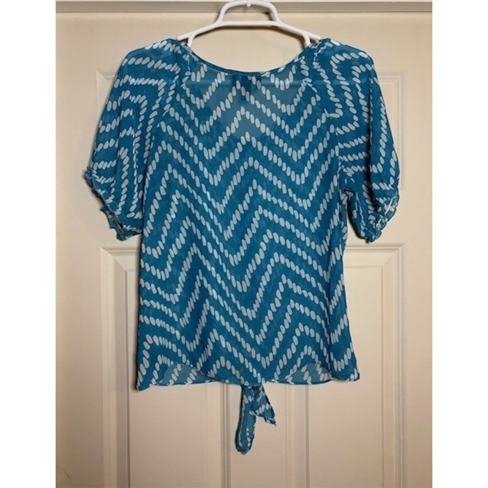 By & By short sleeve blouse, teal with white pattern, size medium - Picture 2 of 11